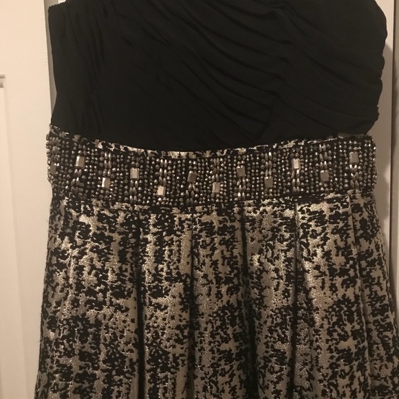 Black and Gold Eliza J dress - Picture 2 of 3